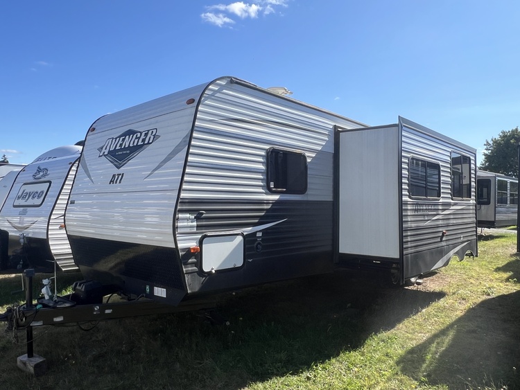 2018 FOREST RIVER PRIME TIME AVENGER 29RBS